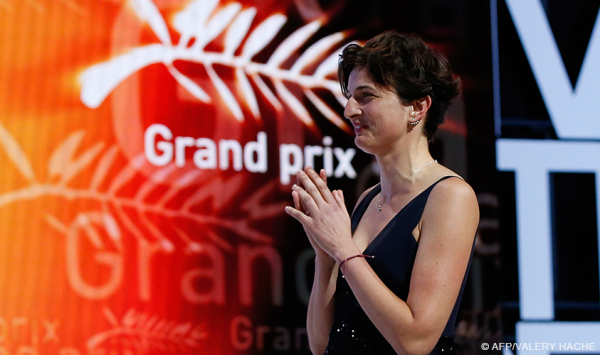 Alice Rohrwacher přebírá Grand Prix festivalu za film Le Meraviglie