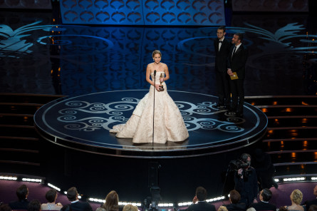 Jennifer Lawrence přebírá sošku za Terapii láskou
