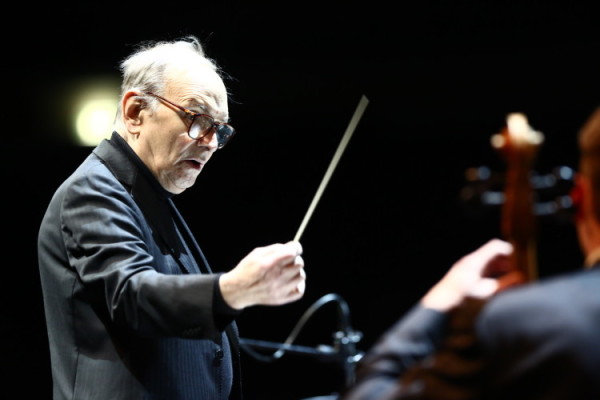 Ennio Morricone diriguje pražský koncert